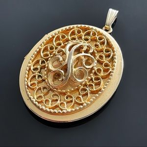 ✨ VTG Retro Gold Filled locket pendant
